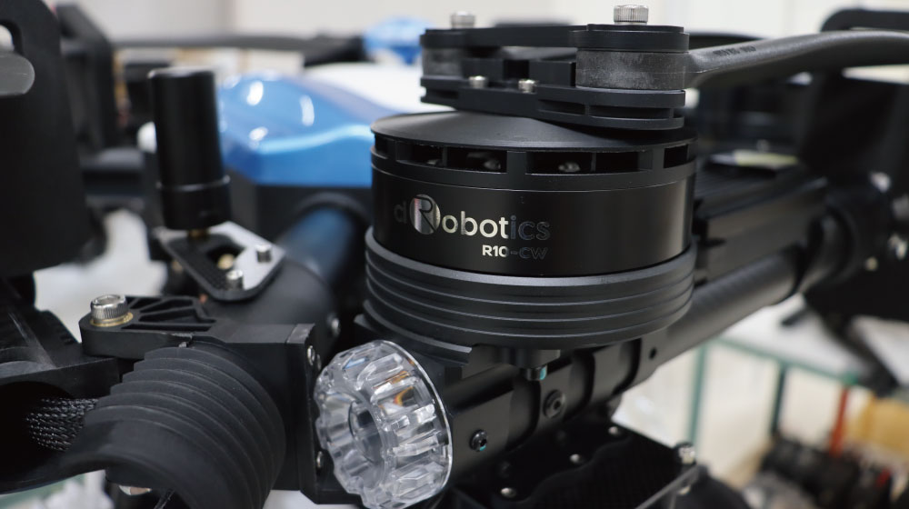ciRobotics製の農薬散布ドローンR-17 V3のクローズアップ写真