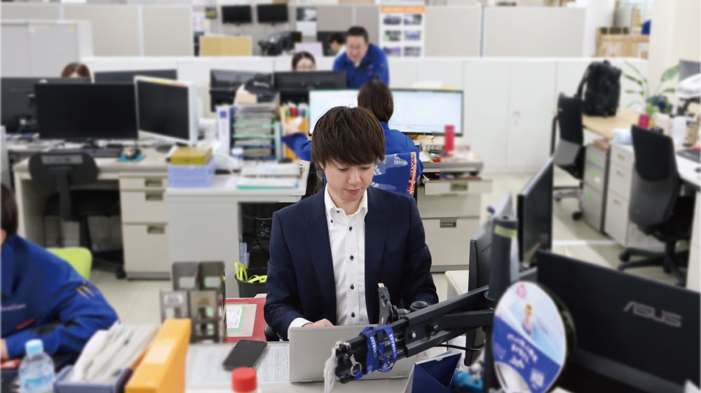 営業業務の資料作成を行うREALIZEのSさん