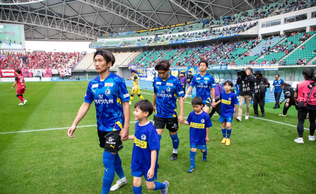 大分トリニータの選手入場の様子。